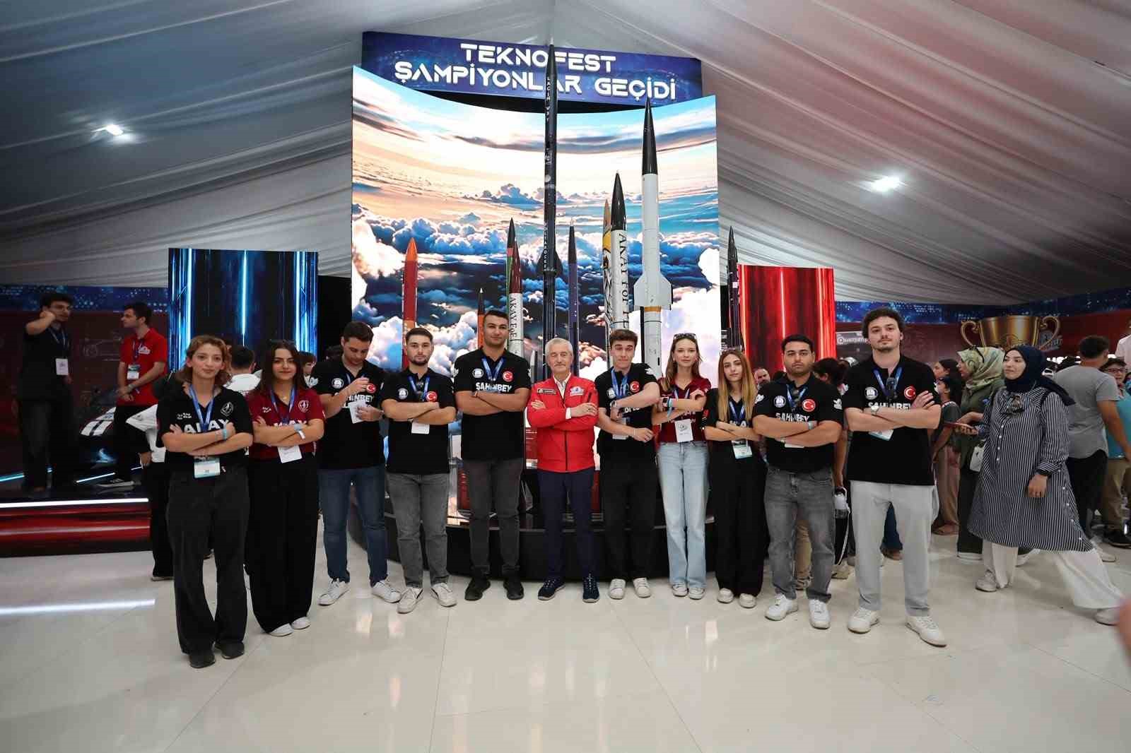 ŞAHİNBEY BELEDİYE BAŞKANI MEHMET TAHMAZOĞLU, TEKNOFEST GÜNEYDOĞU’NUN BAŞLAMASIYLA BİRLİKTE GENÇLERİN TEKNOLOJİ HEYECANINA ORTAK OLMAK İSTEYEN HERKESİ FESTİVALE DAVET ETTİ.