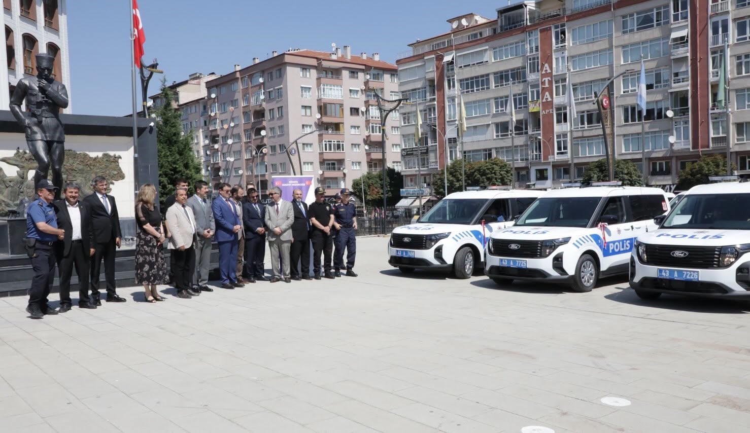 KÜTAHYA EMNİYET TEŞKİLATINA 37 YENİ HİZMET ARACI
