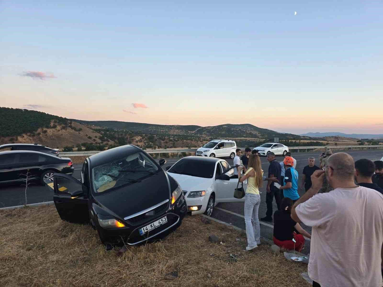 BİNGÖL’DE MEYDANA GELEN TRAFİK KAZASINDA 3 KİŞİ YARALANDI.