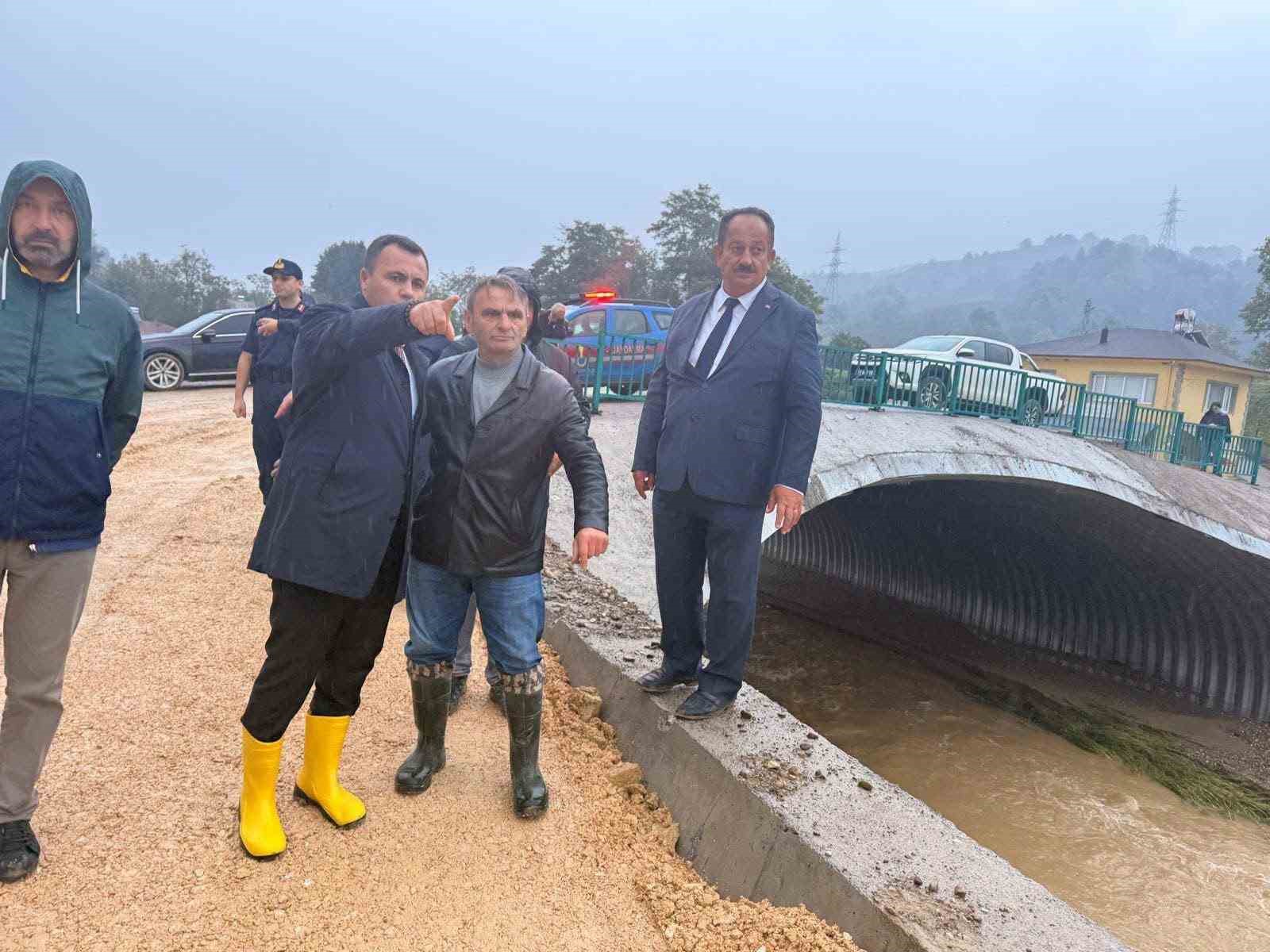 DÜZCE'NİN AKÇAKOCA İLÇESİ ESMAHANIM KÖYÜNDE YAŞANAN SU BASKINLARI VE YAĞIŞIN NEDEN OLDUĞU OLUMSUZLUKLAR YERİNDE İNCELENDİ.