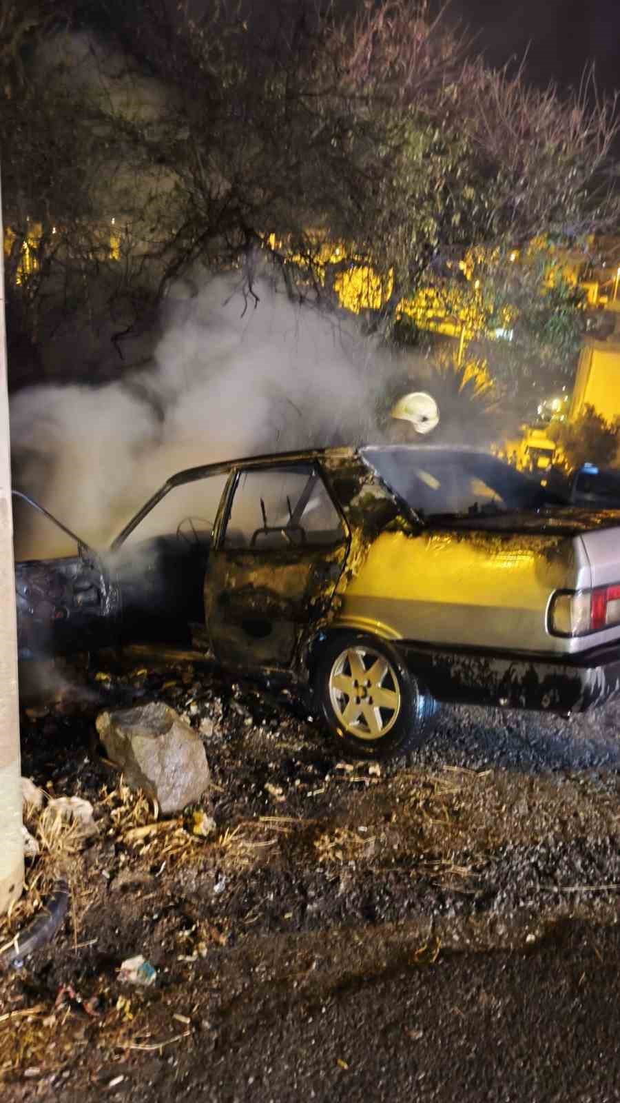 BODRUM’DA KAZA YAPAN OTOMOBİL ALEV ALDI