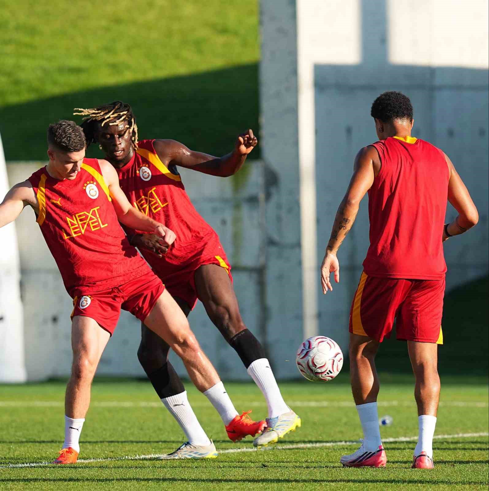 GALATASARAY, ERZURUMSPOR FK MAÇI HAZIRLIKLARINA DEVAM ETTİ