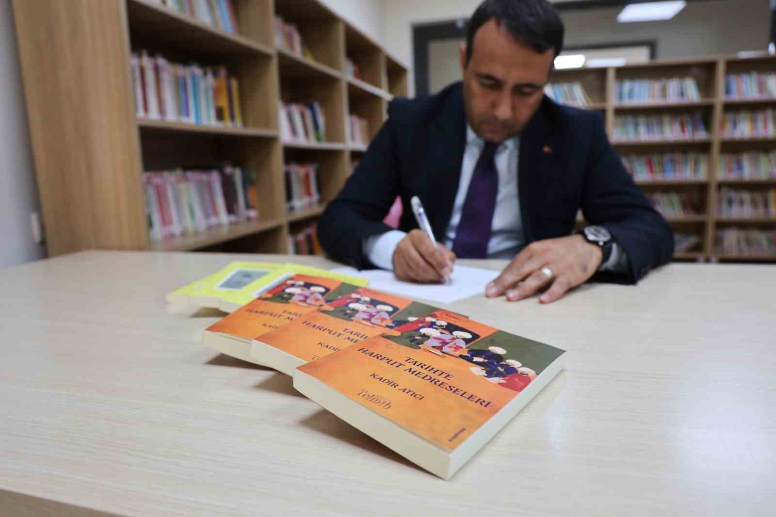 14 YILLIK SAHA TECRÜBESİYLE ELAZIĞ KÜLTÜR VE TURİZM İL MÜDÜRLÜĞÜ GÖREVİNİ YÜRÜTEN SANAT TARİHÇİSİ KADİR ATICI, KENTİN OSMANLI DÖNEMİNDEKİ DEVASA EĞİTİM MERKEZİ KİMLİĞİNİ BELGELEYEN “TARİHTE HARPUT MEDRESELERİ" ADLI İKİNCİ KİTABINI YAYIMLADI