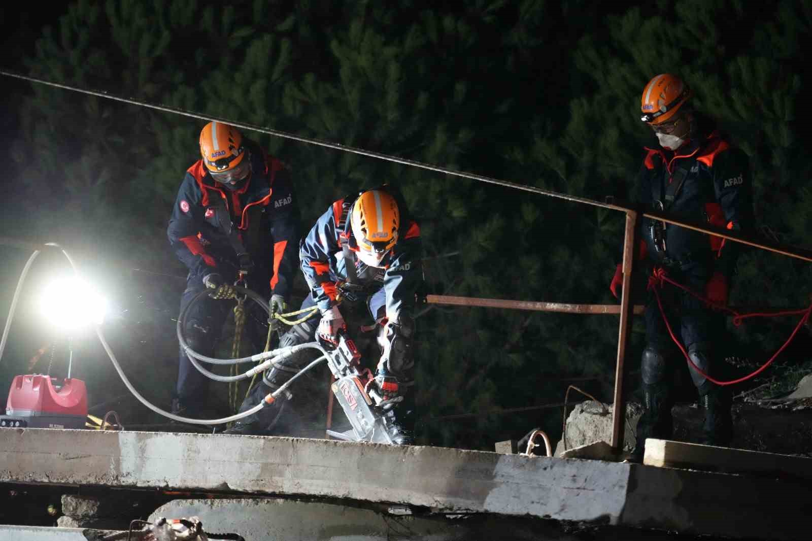BURSA İL AFET VE ACİL DURUM MÜDÜRLÜĞÜ BÜNYESİNDE FAALİYET GÖSTEREN ARAMA VE KURTARMA BİRLİK MÜDÜRLÜĞÜ, ULUSLARARASI ARAMA VE KURTARMA DANIŞMA GRUBU (INSARAG) TARAFINDAN TANIMLANAN STANDARTLAR DOĞRULTUSUNDA GERÇEKLEŞTİRİLEN ULUSAL AKREDİTASYON (İRNAP) SINAV SÜRECİNİ BAŞARIYLA TAMAMLADI.