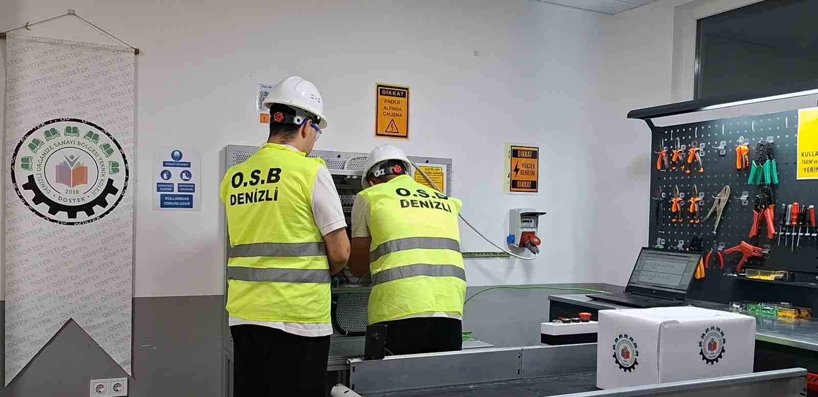 TEKNOFEST KAPSAMINDA DÜZENLENEN MESLEKİ YETENEK YARIŞMALARI’NDA BÜYÜK BİR BAŞARIYA İMZA ATAN DOSTEK KOLEJİ ÖĞRENCİLERİ, 18-20 EYLÜL TARİHLERİNDE DİYARBAKIR’DA GERÇEKLEŞTİRİLECEK FİNALLERDE YARIŞMAYA HAK KAZANDI.