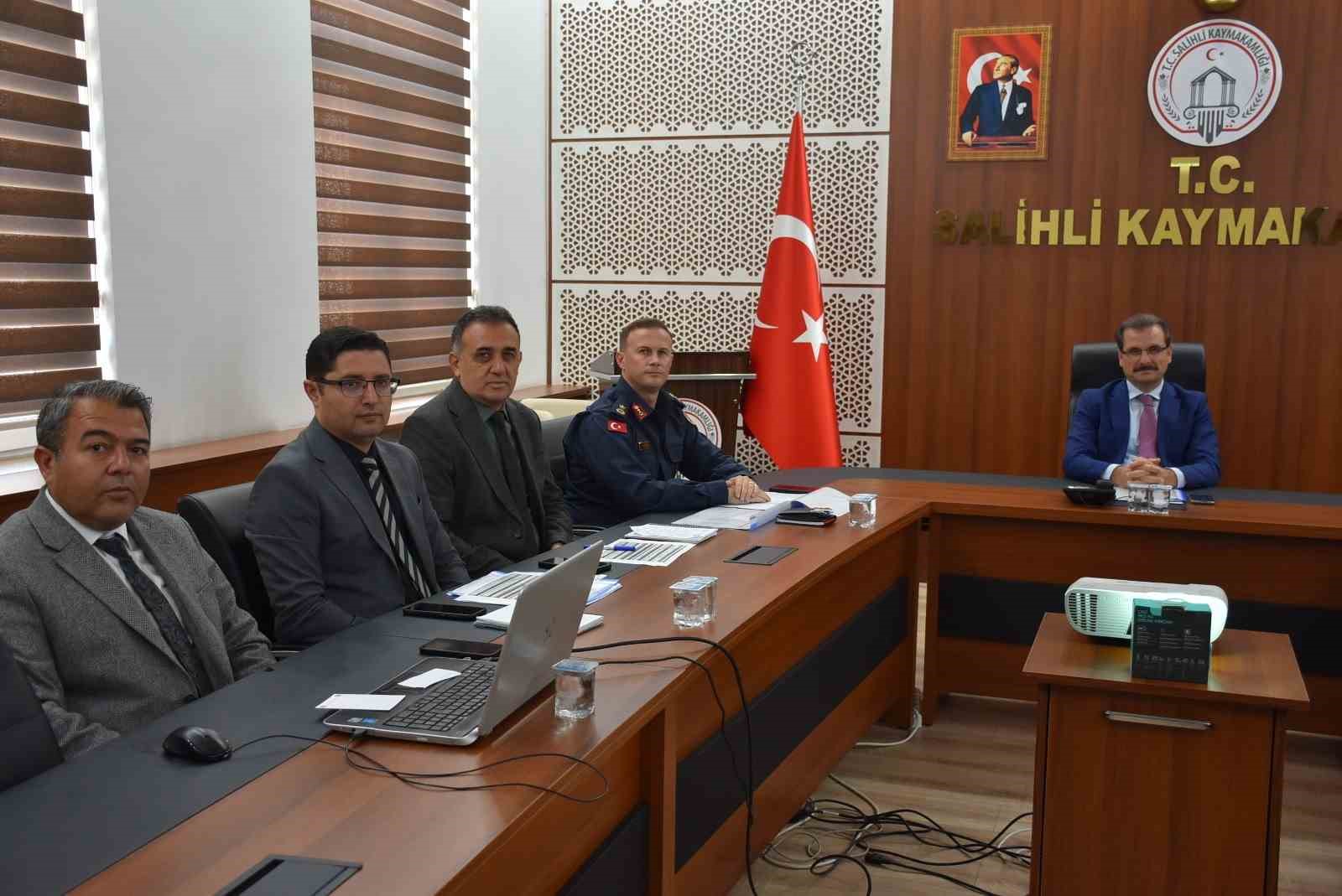 MANİSA’NIN SALİHLİ İLÇESİNDE VATANDAŞLARIN CAN VE MAL GÜVENLİĞİNİN SAĞLANMASI, GENEL ASAYİŞİN KORUNMASI VE ŞEHİR ESTETİĞİNİN İYİLEŞTİRİLMESİNE YÖNELİK ÇALIŞMALAR, EKİM AYI DEĞERLENDİRME TOPLANTISINDA ELE ALINDI.