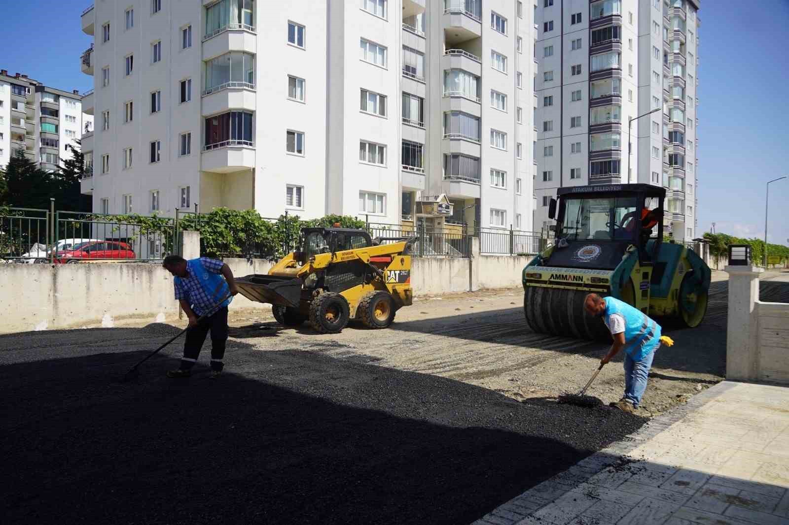 BELEDİYENİN FEN İŞLERİ MÜDÜRLÜĞÜ EKİPLERİ, KENTİN KIRSAL VE MERKEZ MAHALLELERİNDE HAVA ŞARTLARI VE AĞIR ARAÇ YÜKÜ NEDENİYLE ZAMANLA AŞINMIŞ YOLLARI KAPSAMLI ŞEKİLDE ONARIYOR.