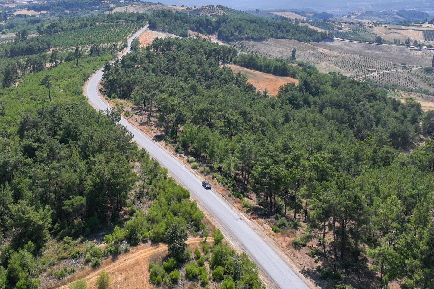 MANİSA BÜYÜKŞEHİR BELEDİYESİ, GÖRDES’TE KARAYAĞCI VE KAYACIK MAHALLELERİNİ BİRBİRİNE BAĞLAYAN 14 KİLOMETRELİK YOLDA İKİNCİ KAT SOĞUK ASFALT ÇALIŞMALARINDA SONA GELDİ. YOLUN TAMAMLANMASIYLA BÖLGEDEKİ ULAŞIMIN DAHA GÜVENLİ VE KONFORLU HALE GELMESİ HEDEFLENİYOR.