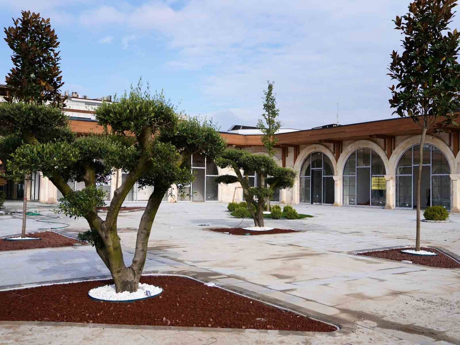 DÜZCE BELEDİYESİ TARAFINDAN CEDİDİYE KENT MEYDANI 2. ETAP ÇALIŞMALARI KAPSAMINDA İNŞA EDİLEN İŞYERLERİNDE ÇALIŞMALAR TAMAMLANDI. BELEDİYE BAŞKANI DR. FARUK ÖZLÜ, İŞYERLERİNİN LANSMANA HAZIRLANDIĞINI AÇIKLADI.