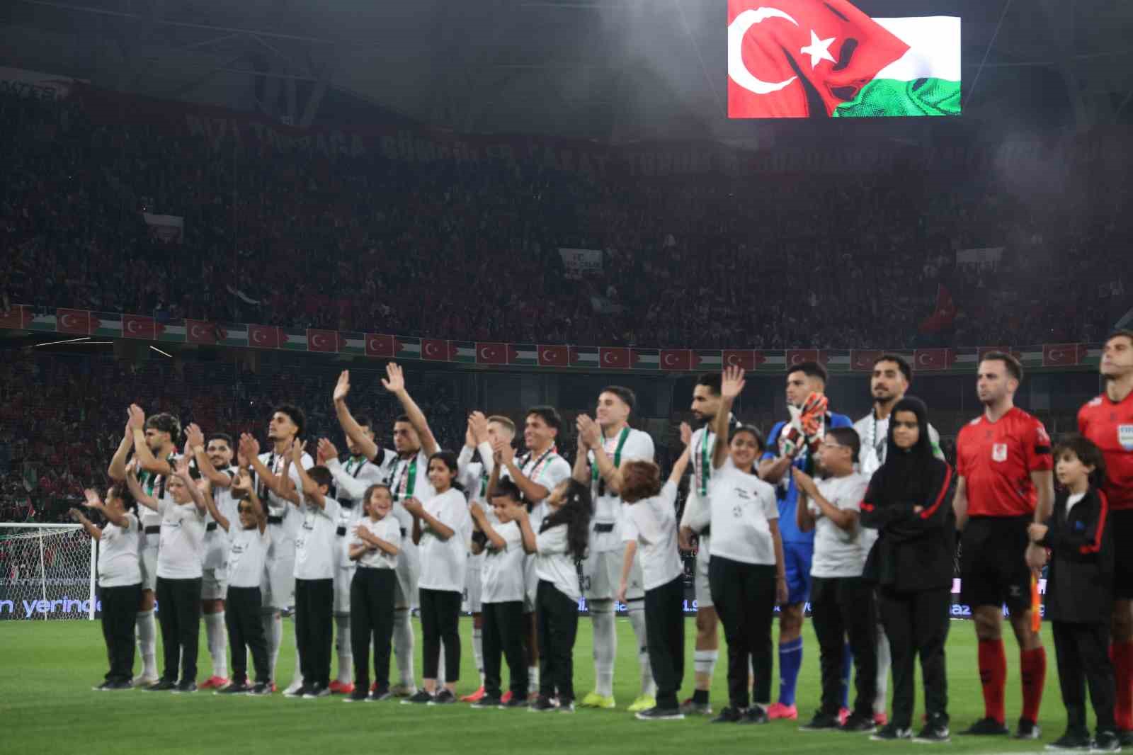 KONYASPOR İLE FİLİSTİN MİLLİ TAKIMI, KONYA'DA OYNANAN DOSTLUK KARŞILAŞMASINDA 2-2 BERABERE KALDI.