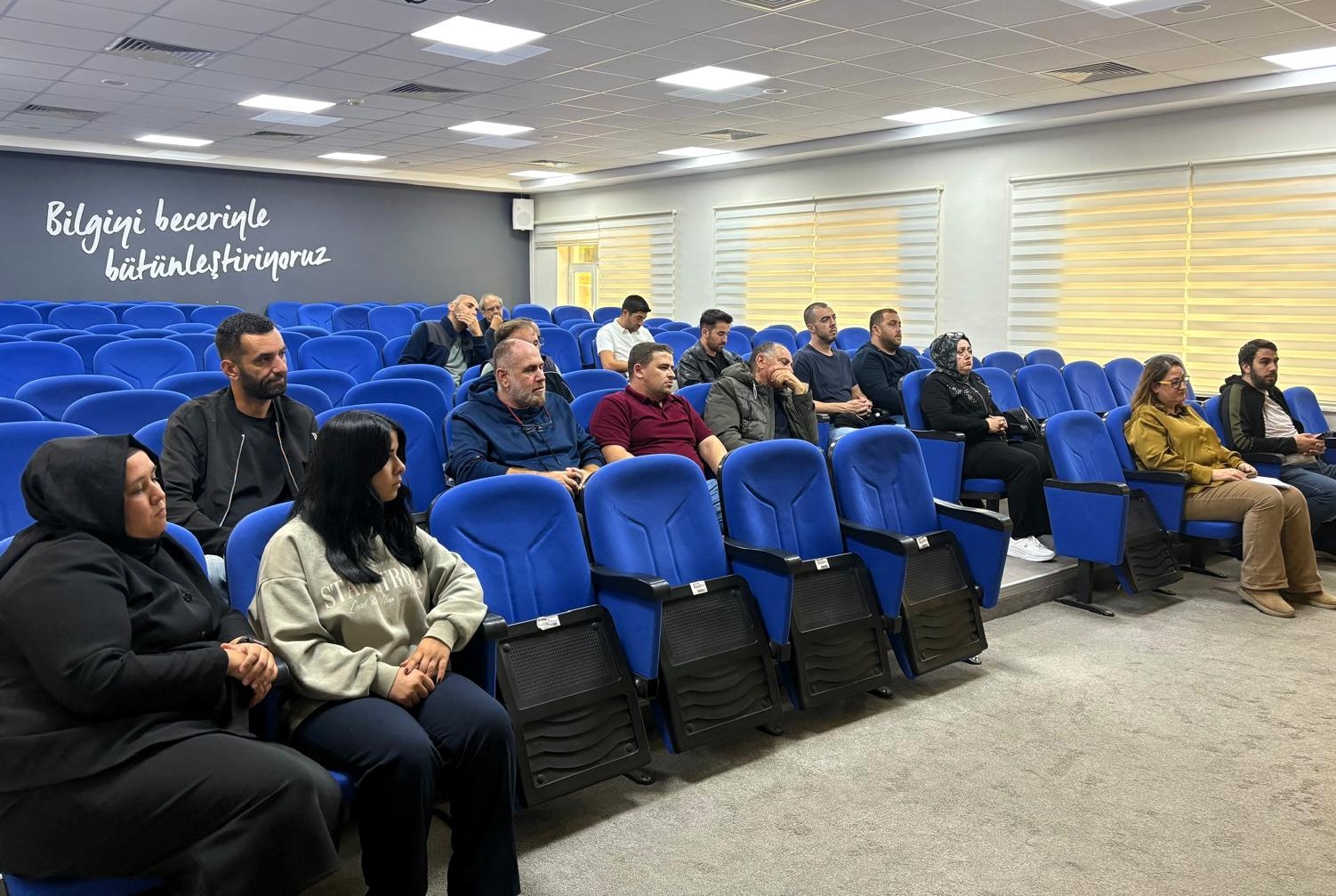 SUBÜ, ÜNİVERSİTENİN İLÇE YERLEŞKELERİNDE GÖREV YAPAN YEMEKHANE SORUMLULARINA BİLGİLENDİRME SEMİNERİ GERÇEKLEŞTİRDİ
