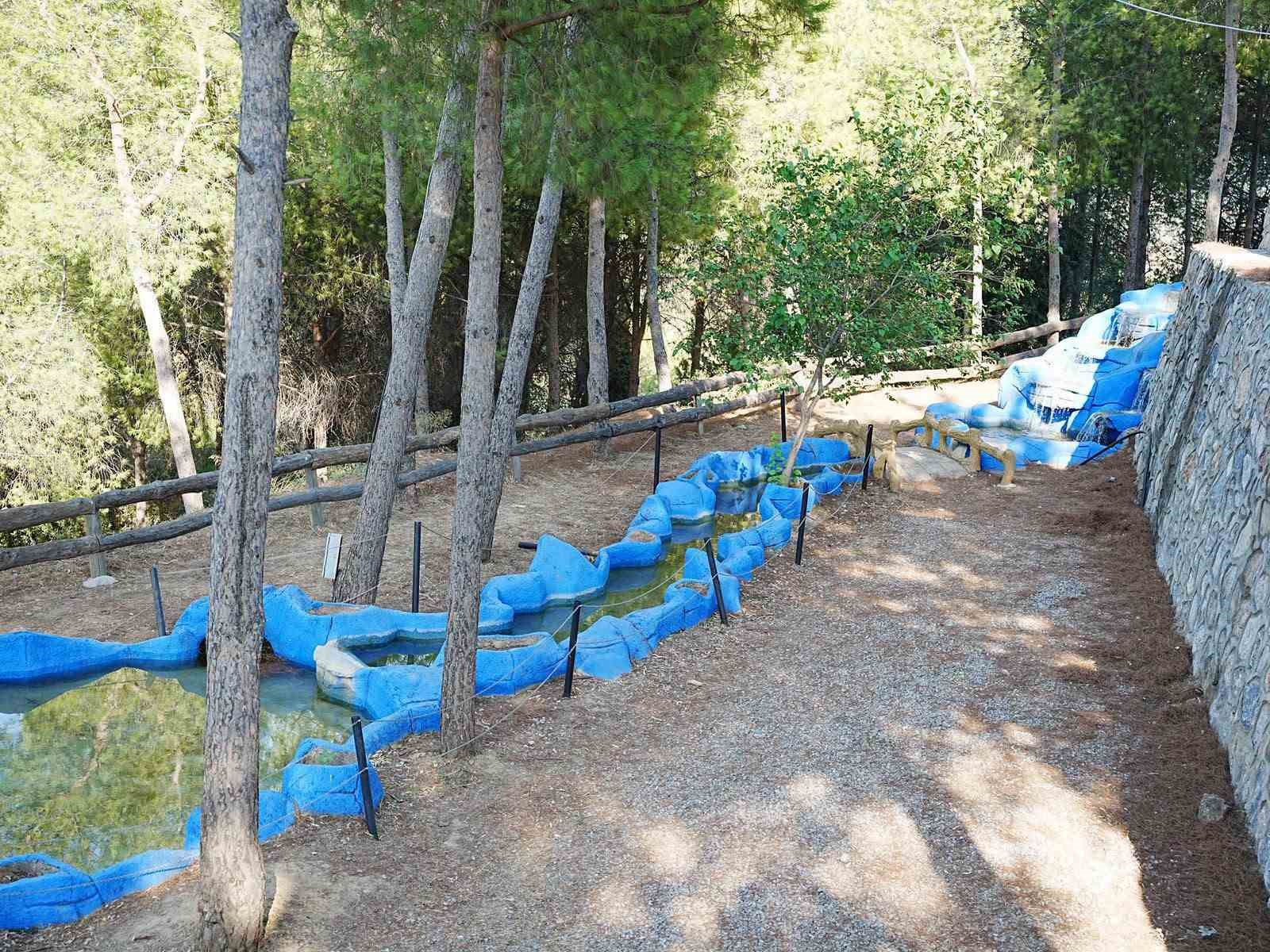 GERMENCİK İLÇESİNİN ÖNEMLİ SEYİR NOKTALARINDAN BİRİ OLAN MURSALLI ŞAHİN TEPESİ MESİRE ALANI’NDA GERÇEKLEŞTİRİLEN PEYZAJ ÇALIŞMALARIYLA ALANIN VATANDAŞLARIN YAZ AKŞAMLARINDA VAKİT GEÇİREBİLECEĞİ BİR NOKTAYA DÖNÜŞTÜRÜLMESİ HEDEFLENİYOR.