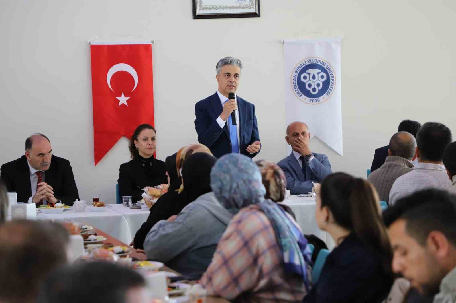 REKTÖR KUYRUKLUYILDIZ, ÜNİVERSİTE PERSONELİYLE KAHVALTIDA BULUŞTU