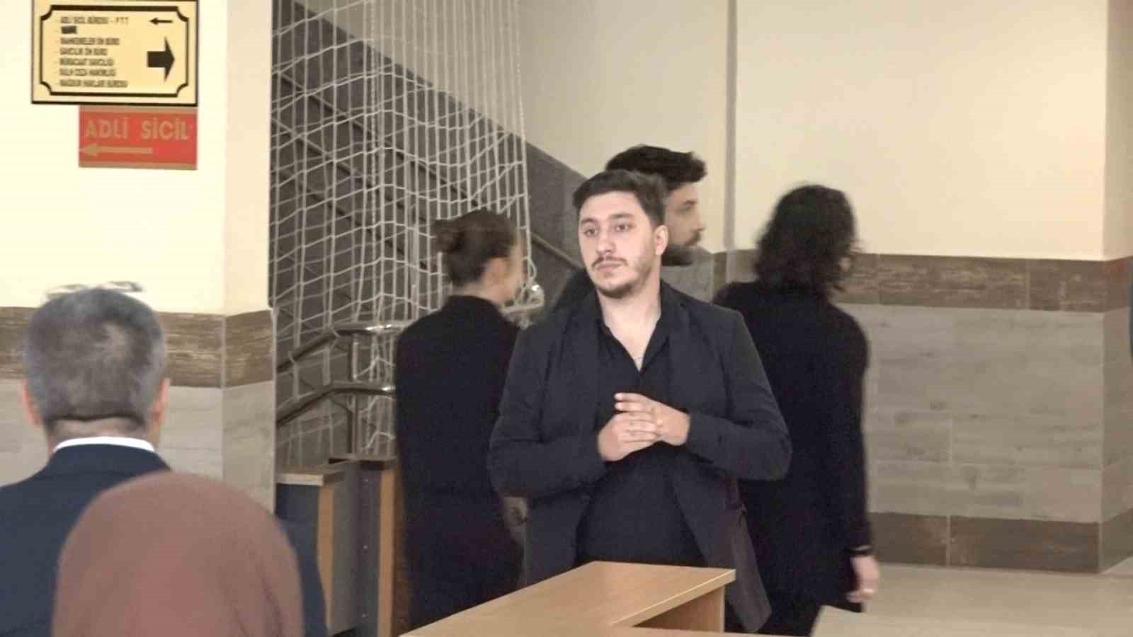 GÜL TUT'UN ÖLÜMÜNE İLİŞKİN DAVANIN İLK DURUŞMASI İÇİN GÜLLÜ'NÜN OĞLU TUĞBERK YAĞIZ GÜLTER, YALOVA ADLİYESİ'NE GELDİ.