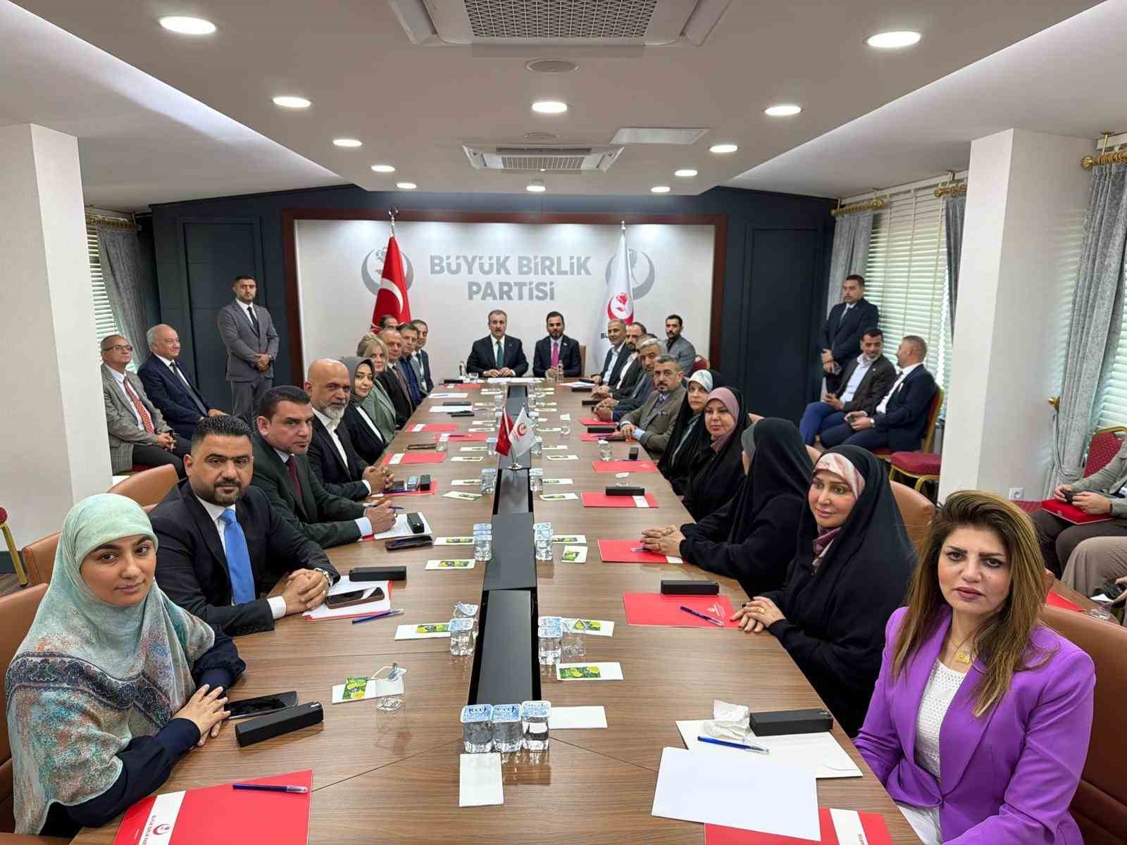 IRAK'TAKİ EL HİKMET HAREKETİ'NE MENSUP MİLLETVEKİLLERİ, ANKARA ZİYARETLERİ KAPSAMINDA BÜYÜK BİRLİK PARTİSİ (BBP) GENEL BAŞKANI MUSTAFA DESTİCİ'Yİ PARTİSİNİN GENEL MERKEZİ'NDE ZİYARET ETTİ.