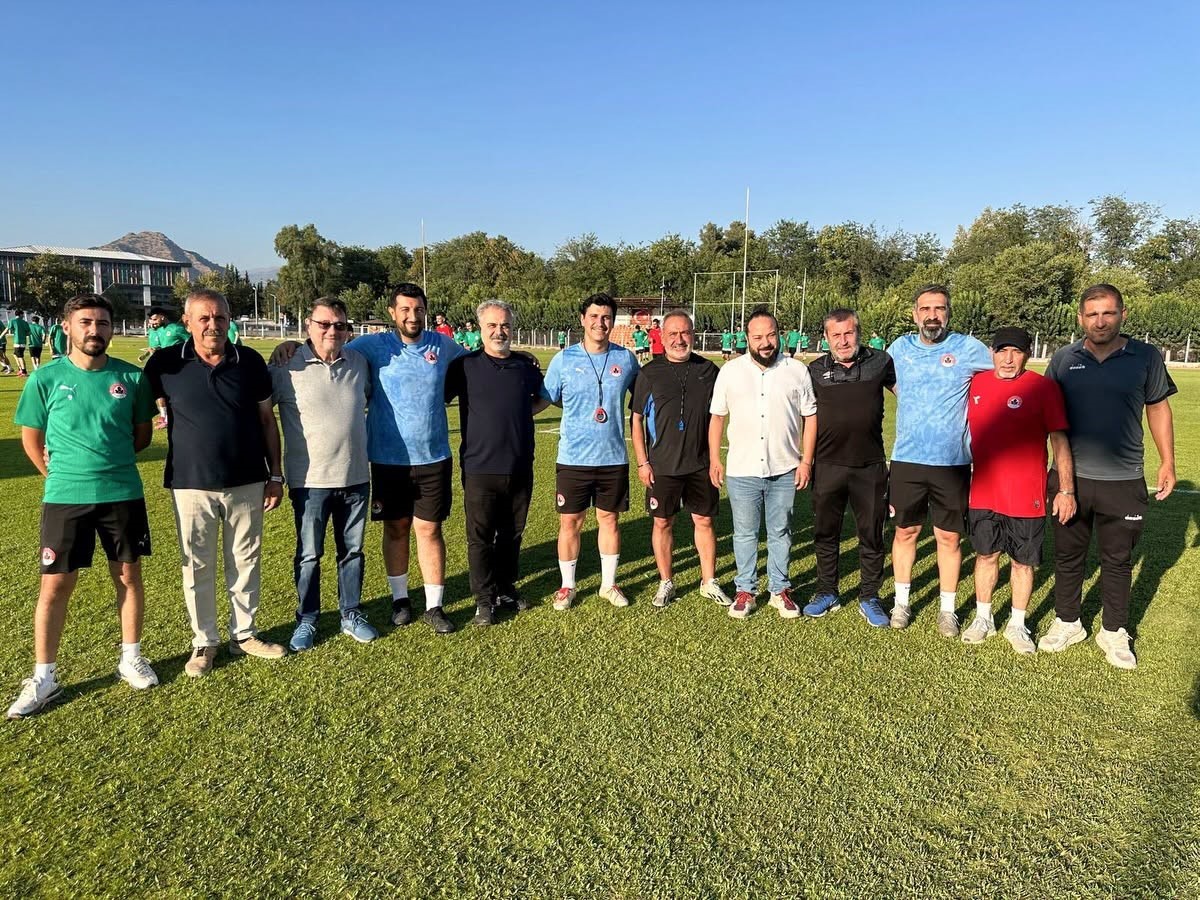 PROFESYONELLİĞE GEÇİŞ LİGİ (PGL) EKİPLERİNDEN OLAN İNCİRLİOVA BELEDİYESPOR YENİ SEZON İÇİN HAZIRLIK ÇALIŞMALARINA BAŞLARKEN, TRANSFERLERLE KADROSUNU GÜÇLENDİREN KIRMIZI-BEYAZLI EKİBİN BU SEZON Kİ HEDEFİ İSE 3. LİG OLARAK BELİRLENDİ.