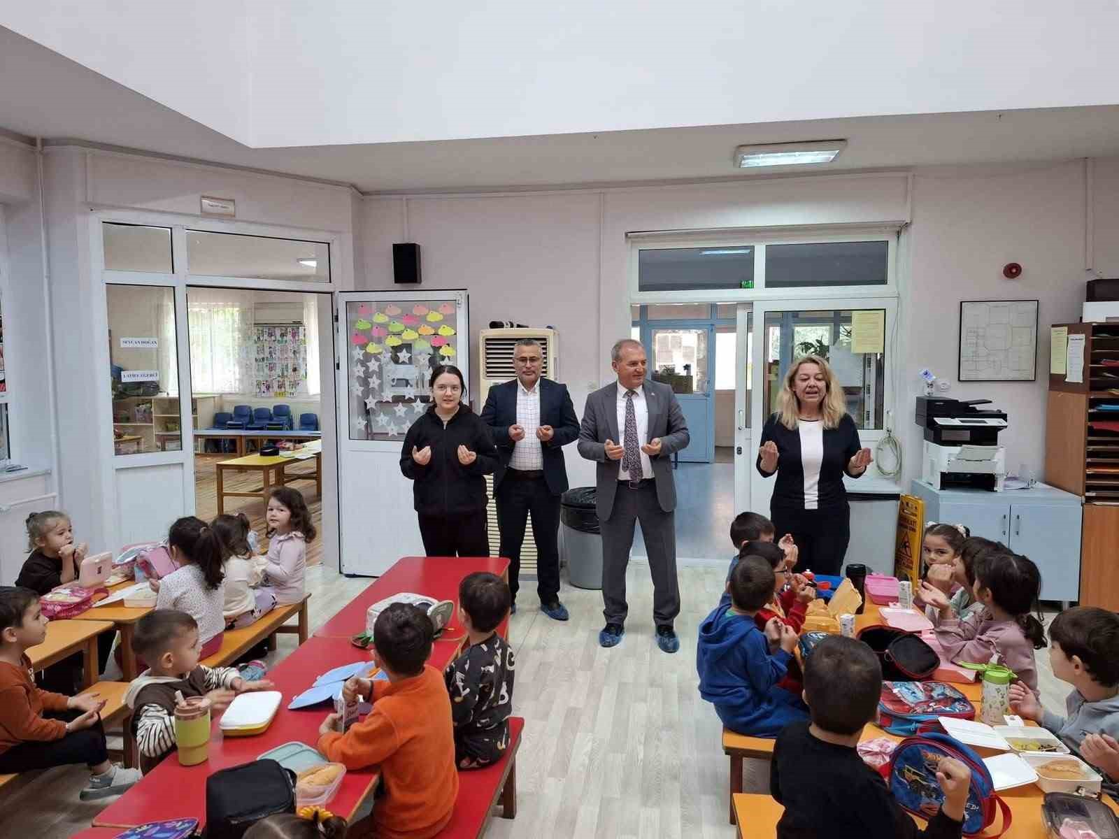 SARIGÖL İLÇE MİLLÎ EĞİTİM MÜDÜRÜ YILDIRAY DEMİRTAŞ, HÜSEYİN SERMİN TÜFEKÇİ ANAOKULUNU ZİYARET EDEREK EĞİTİM-ÖĞRETİM FAALİYETLERİNİ YERİNDE İNCELEDİ.