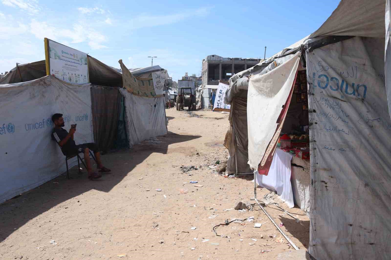 GAZZE'DE İNSANLAR ZOR ŞARTLAR ALTINDA YAŞAM MÜCADELESİ VERİYOR
