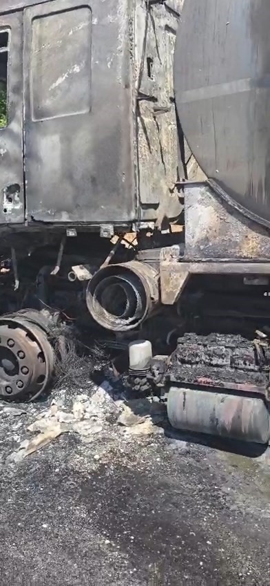 BALIKESİR’İN SINDIRGI İLÇESİNDE ARAÇTAN ÇIKTIĞI BELİRTİLEN YANGININ ORMANLIK ALANA SIÇRAMASI ÜZERİNE EKİPLER HAREKETE GEÇTİ. YANGINA HAVADAN VE KARADAN MÜDAHALE DEVAM EDİYOR.