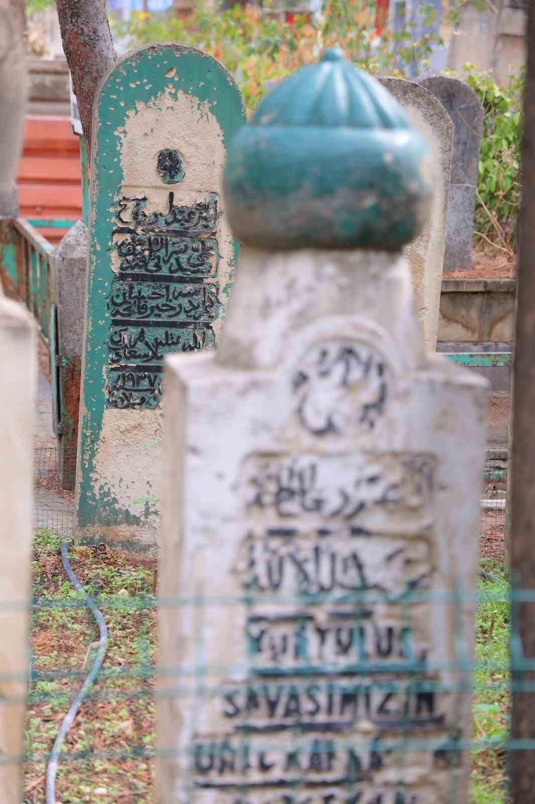 MARAŞ MİLLİ MÜCADELE DÖNEMİ KAHRAMANLARINDAN ŞEYH ALİ SEZAİ EFENDİNİN ARAPÇA MEZAR TAŞI. (ARKADA)