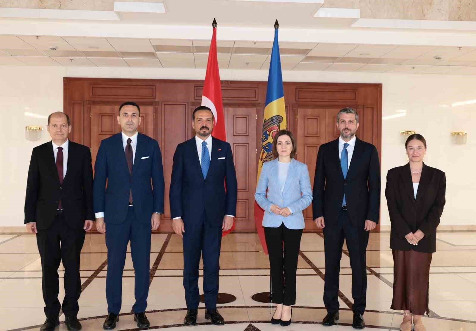 AK PARTİ GENEL BAŞKAN YARDIMCISI VE TÜRK DEVLETLERİ İLE İLİŞKİLER BAŞKANI KÜRŞAD ZORLU, ZİYARET ETTİĞİ MOLDOVA'DA CUMHURBAŞKANI MAYA SANDU TARAFINDAN KABUL EDİLDİ.