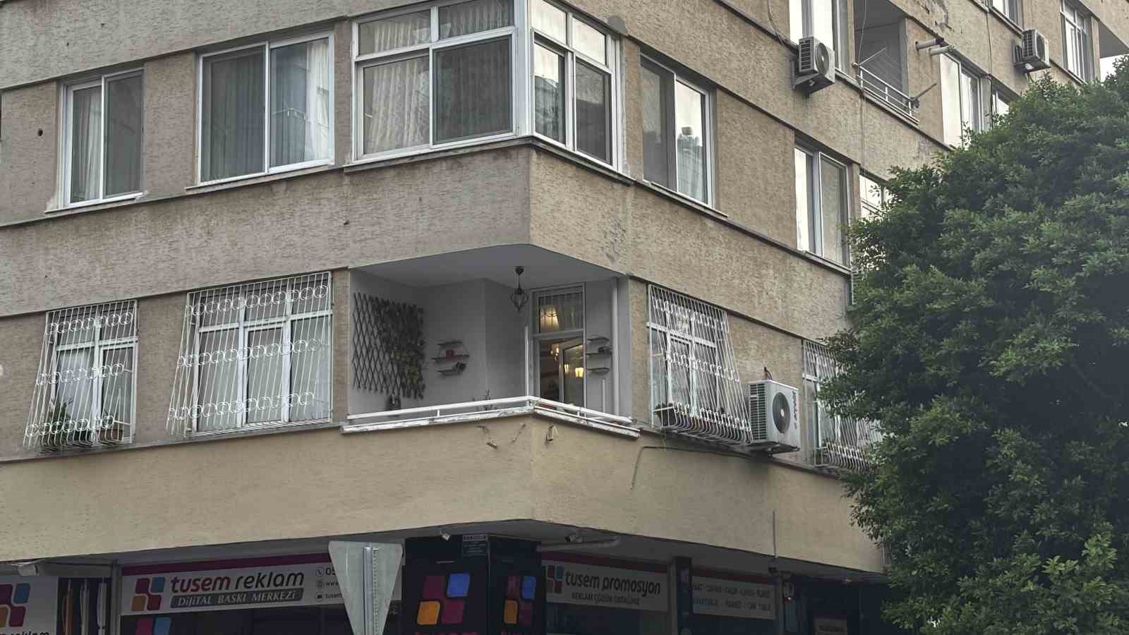 ADANA’DA FURKAN VAKFI BAŞKANI ALPARSLAN KUYTUL’A YÖNELİK POLİS EKİPLERİ TARAFINDAN ŞAFAK VAKTİ OPERASYON YAPILDI. EVİNİN ÖNÜNE ÇOK SAYIDA POLİS EKİBİ SEVK EDİLİRKEN EVDE ARAMA YAPILDIĞI ÖĞRENİLDİ.