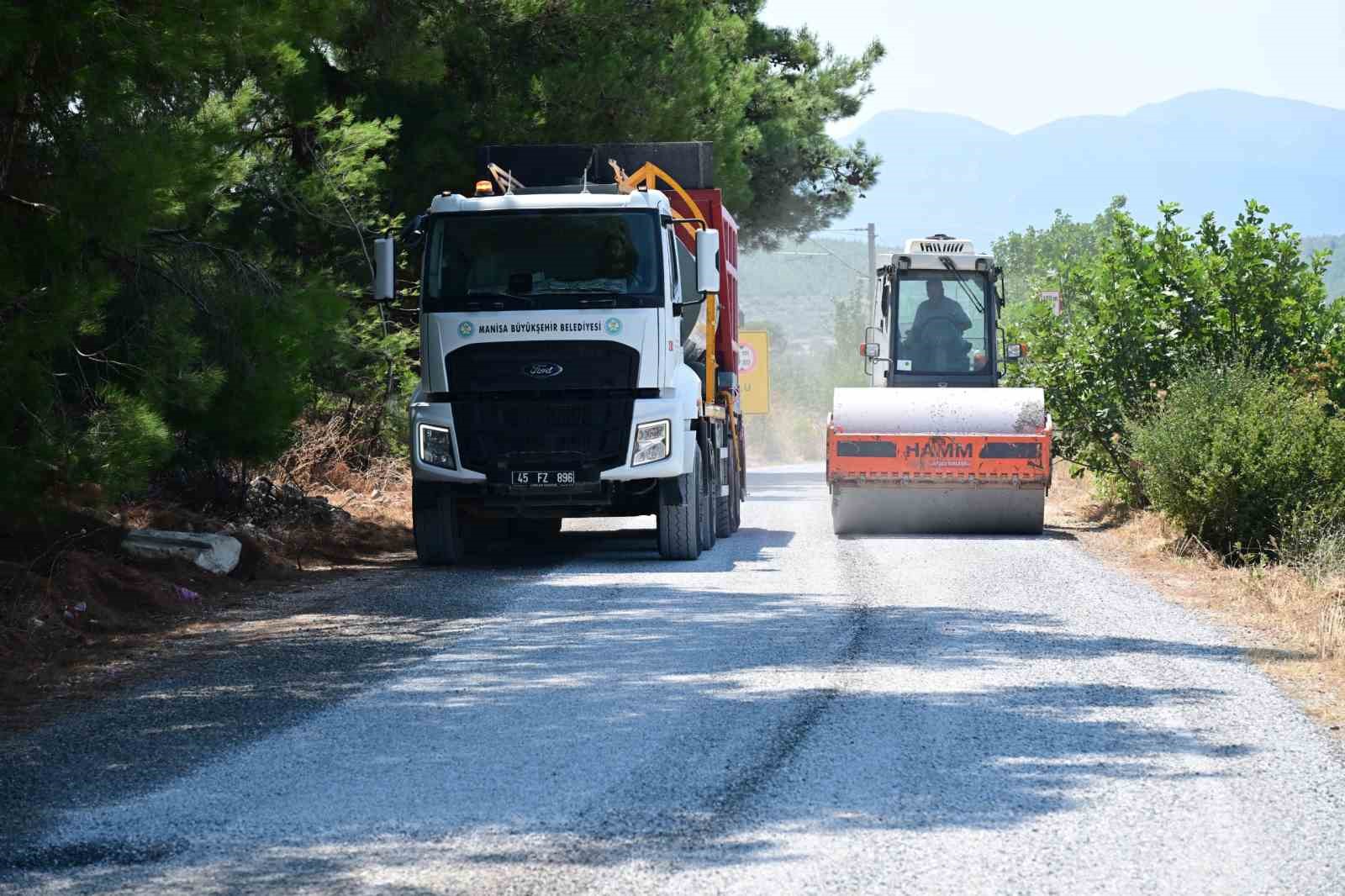 MANİSA BÜYÜKŞEHİR BELEDİYESİ, SOMA’DA BEYCE MAHALLESİ’Nİ ÇEVRE MAHALLELERE BAĞLAYAN 8 KİLOMETRELİK GÜZERGAHTA İKİNCİ KAT SATHİ KAPLAMA ÇALIŞMASI BAŞLATTI.