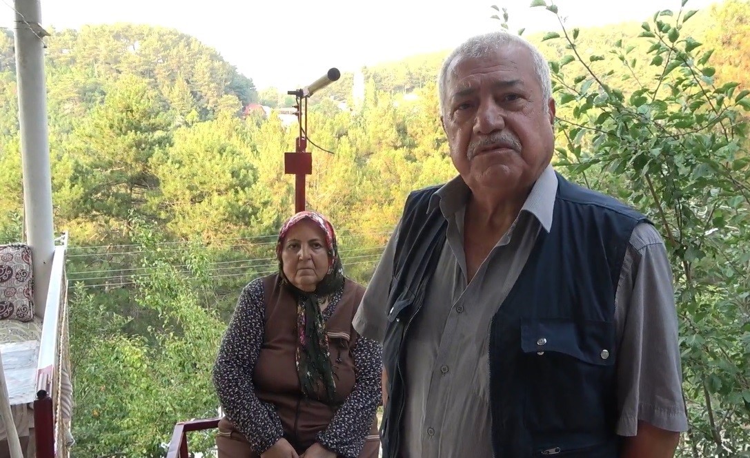 KANDEMİR, "O BENİM ZÜMRÜDÜANKA KUŞUM. ASANSÖR AZ BİLE, KANAT DA TAKARIM ASANSÖRE" DEDİ.