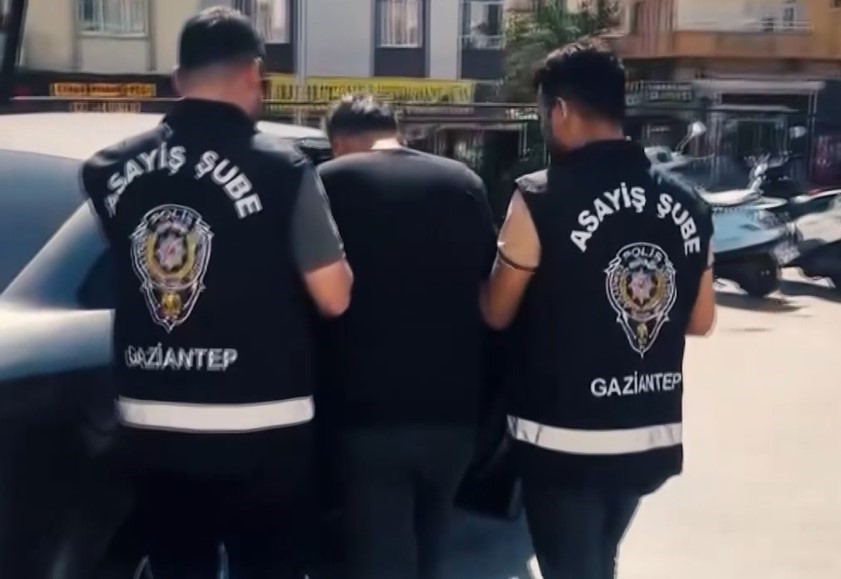 GAZİANTEP'TE ÇEŞİTLİ SUÇLARDAN ARANAN ŞAHISLARIN YAKALANMASINA YÖNELİK YAPILAN OPERASYONLARDA 155 ŞÜPHELİ YAKALANDI.