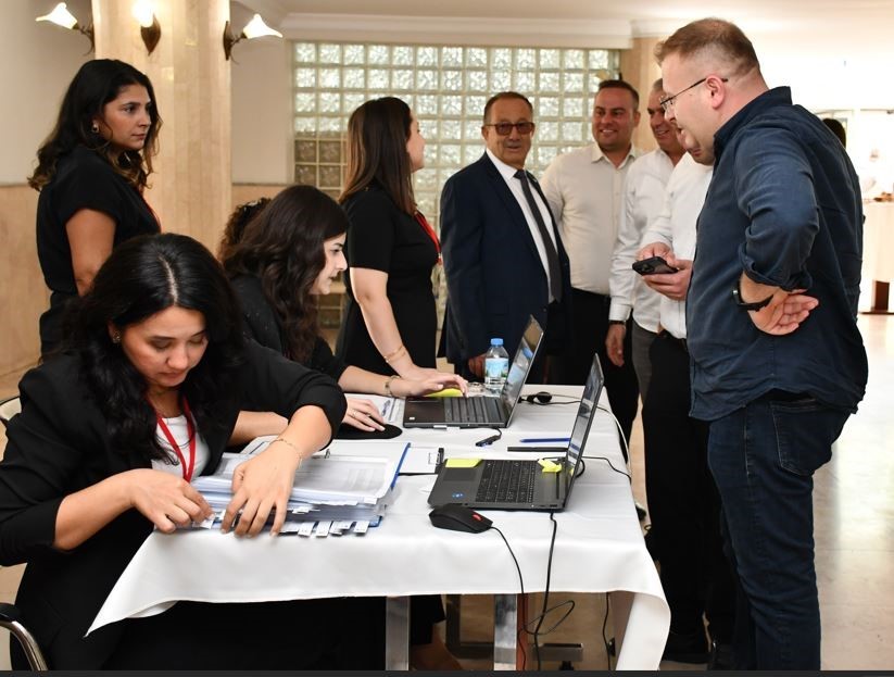 AYDIN TİCARET BORSASI’NDA SEÇİM HEYECANI SONA ERERKEN, AYDIN TİCARET BORSASI MEVCUT YÖNETİM KURULU BAŞKANI FEVZİ ÇONDUR, BORSA ÜYELERİNİN OYLARIYLA YENİDEN BAŞKAN SEÇİLEREK GÜVEN TAZELEDİ.