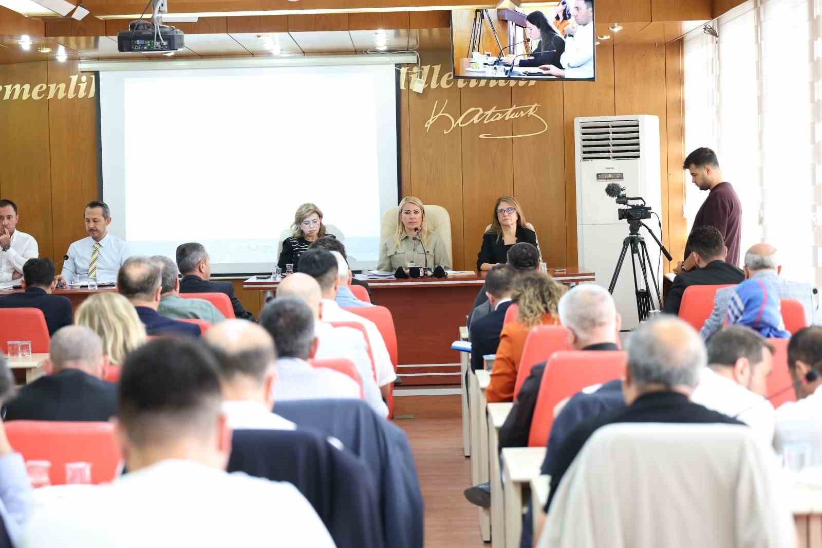 MERKEZEFENDİ BELEDİYE MECLİSİ’NİN EKİM AYI TOPLANTISINDA YAPILAN GÖRÜŞMELER SONUCUNDA 2027 YILI TAHMİNİ BÜTÇESİ, 4 MİLYAR 650 MİLYON TL OLDU. MERKEZEFENDİ BELEDİYE BAŞKANI ŞENİZ DOĞAN, "İLÇEMİZE VE HEMŞEHRİLERİMİZE EN İYİ ŞEKİLDE HİZMET ETMEK İÇİN HAZIRLANAN 2027 YILI BÜTÇEMİZ HAYIRLI OLSUN" DEDİ.