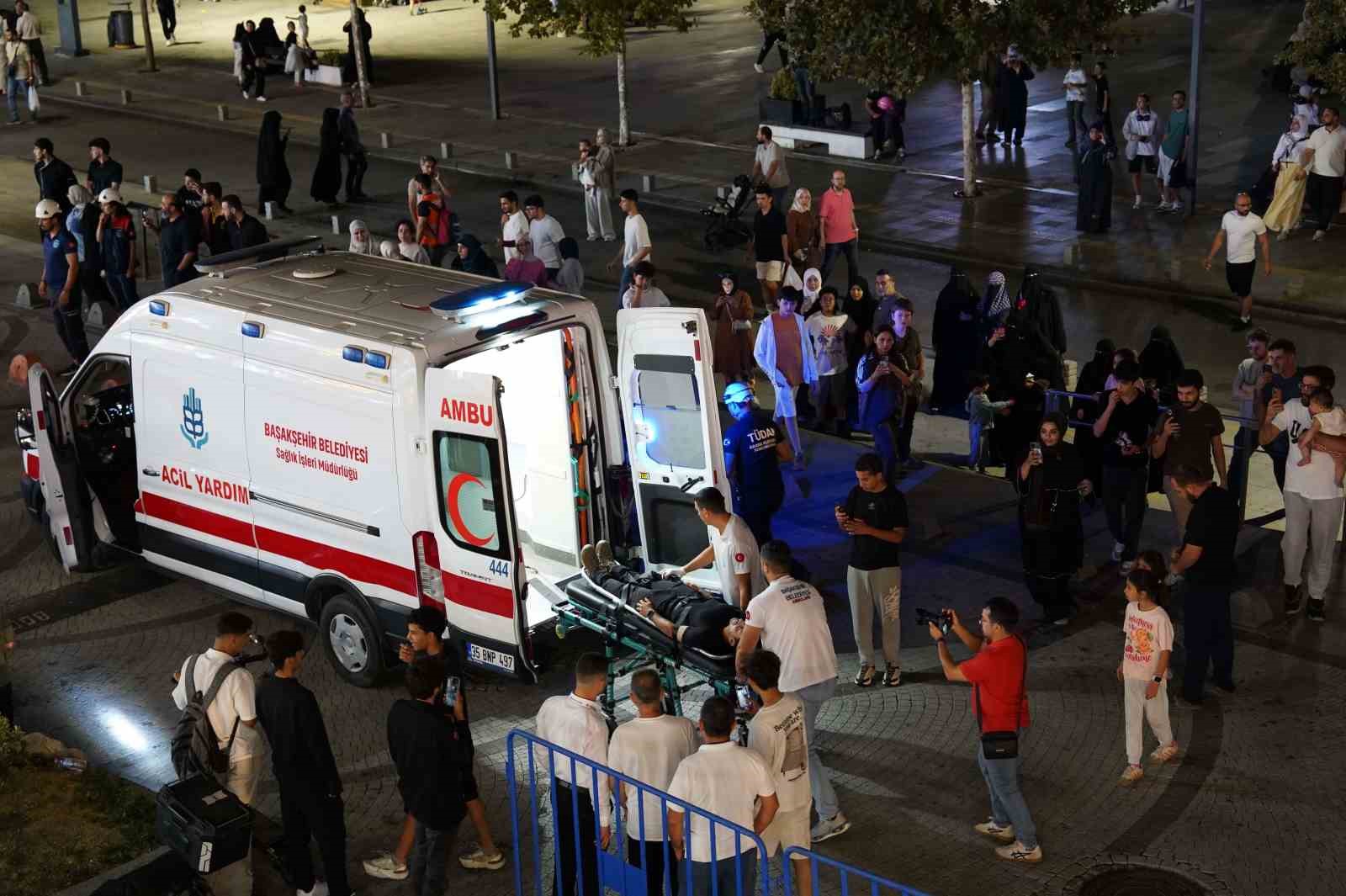 BAŞAKŞEHİR BELEDİYESİ, 17 AĞUSTOS MARMARA DEPREMİ’NİN 27. YIL DÖNÜMÜNDE TAHLİYE, TRANSFER VE KURTARMA TATBİKATI YAPTI. 27 BİNDEN FAZLA KİŞİNİN YAŞADIĞI BÖLGEDE 3 BİNDEN FAZLA VATANDAŞ 14 DAKİKA 27 SANİYEDE TAHLİYE EDİLDİ.