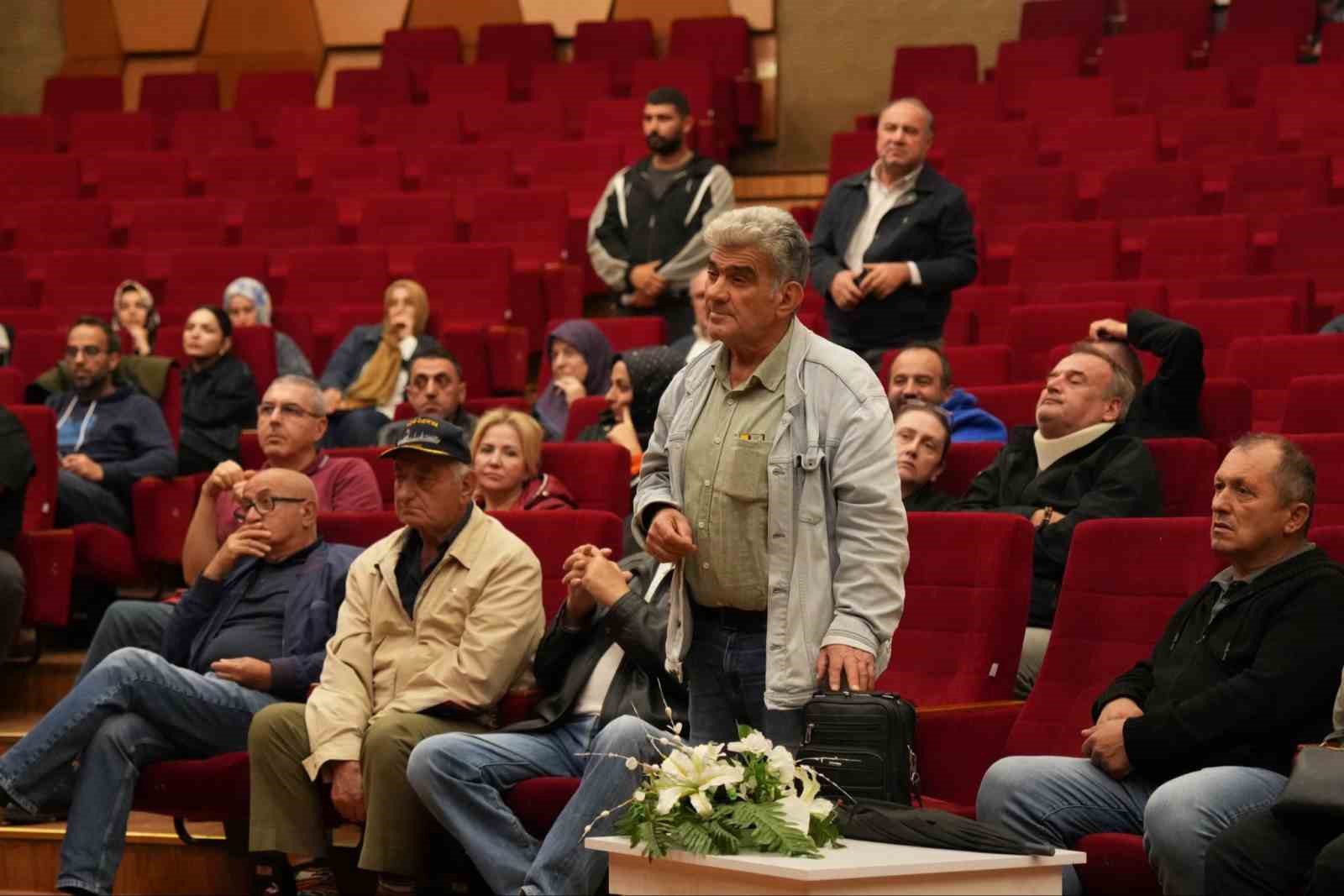 TUZLA BELEDİYE BAŞKANI AV. EREN ALİ BİNGÖL, 2023 YILINDA YIKIMI GERÇEKLEŞTİRİLEN PENGUEN SİTESİ’NDE YAŞANAN MAĞDURİYETİN GİDERİLECEĞİNİ AÇIKLADI. HAK SAHİPLERİYLE BİR ARAYA GELEREK SORUNLARINI BİZZAT DİNLEYEN BİNGÖL, SİTENİN TUZLA BELEDİYESİ TARAFINDAN YENİDEN YAPILACAĞINI DUYURDU.