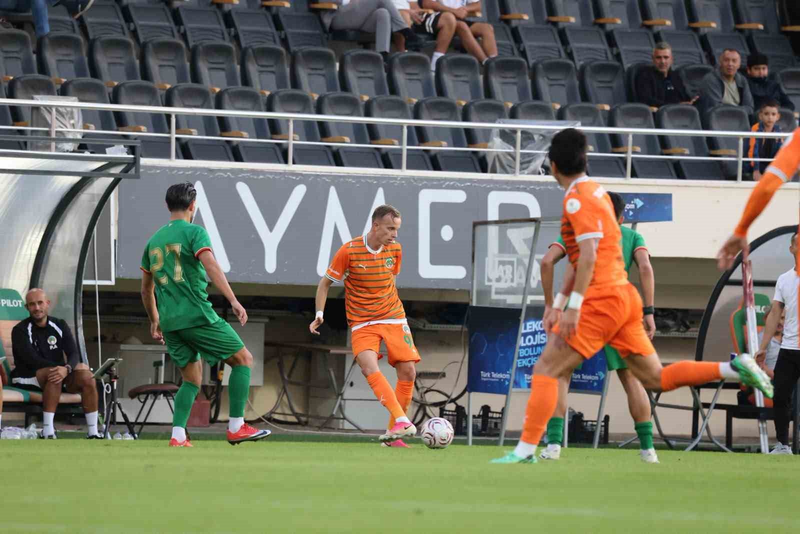 CORENDON ALANYASPOR, MİLLİ TAKIM ARASINDA SÜPER LİG EKİPLERİNDEN AMED SPORTİF FAALİYETLER İLE OYNADIĞI HAZIRLIK MAÇINI 4-0 KAZANDI.