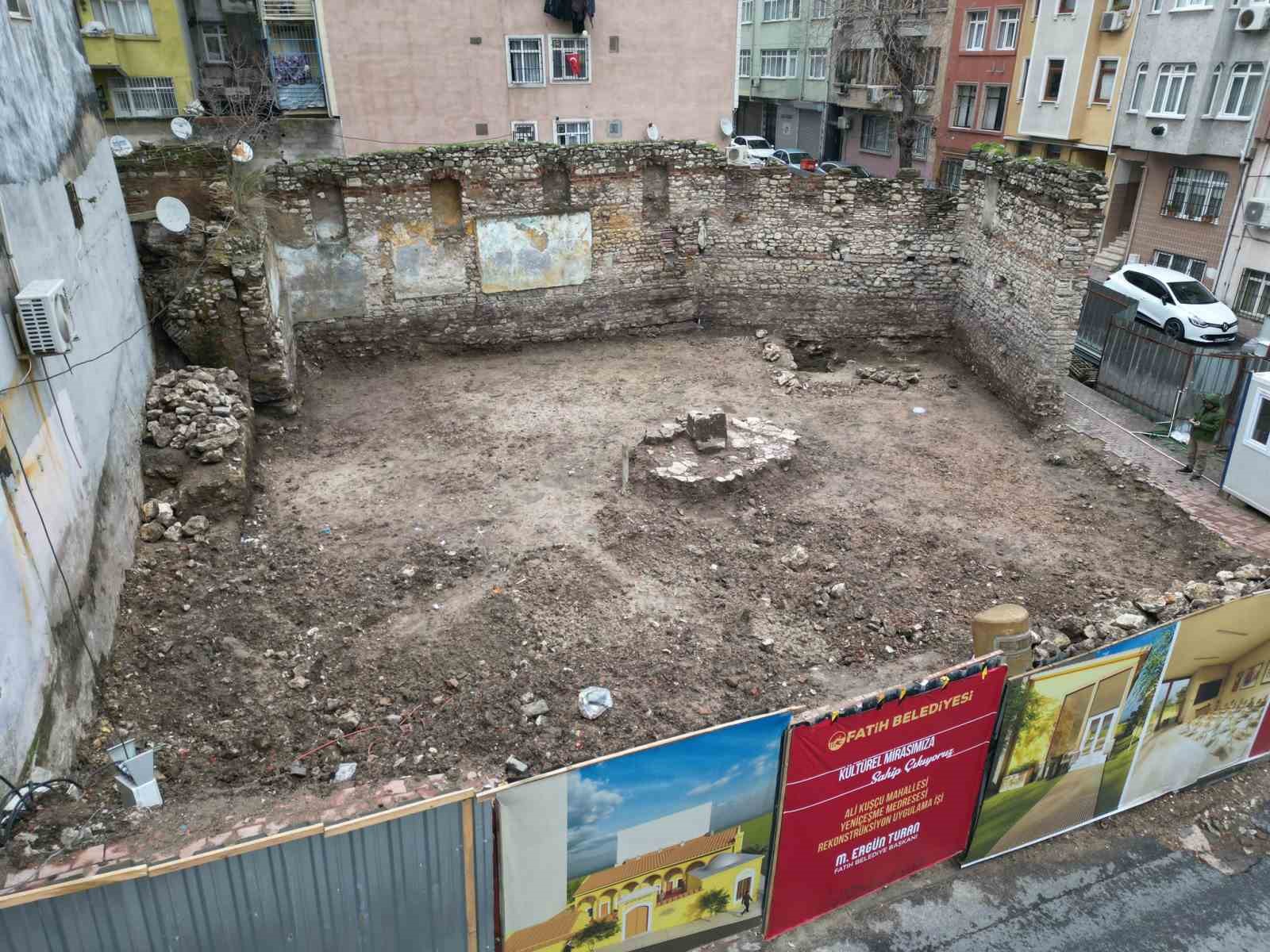PERVİZ EFENDİ MEDRESESİ, ARKEOLOJİK KAZILARDA ORTAYA ÇIKARILAN ÖZGÜN YAPI İZLERİNİ ESAS ALARAK YENİDEN İHYA EDİLDİ