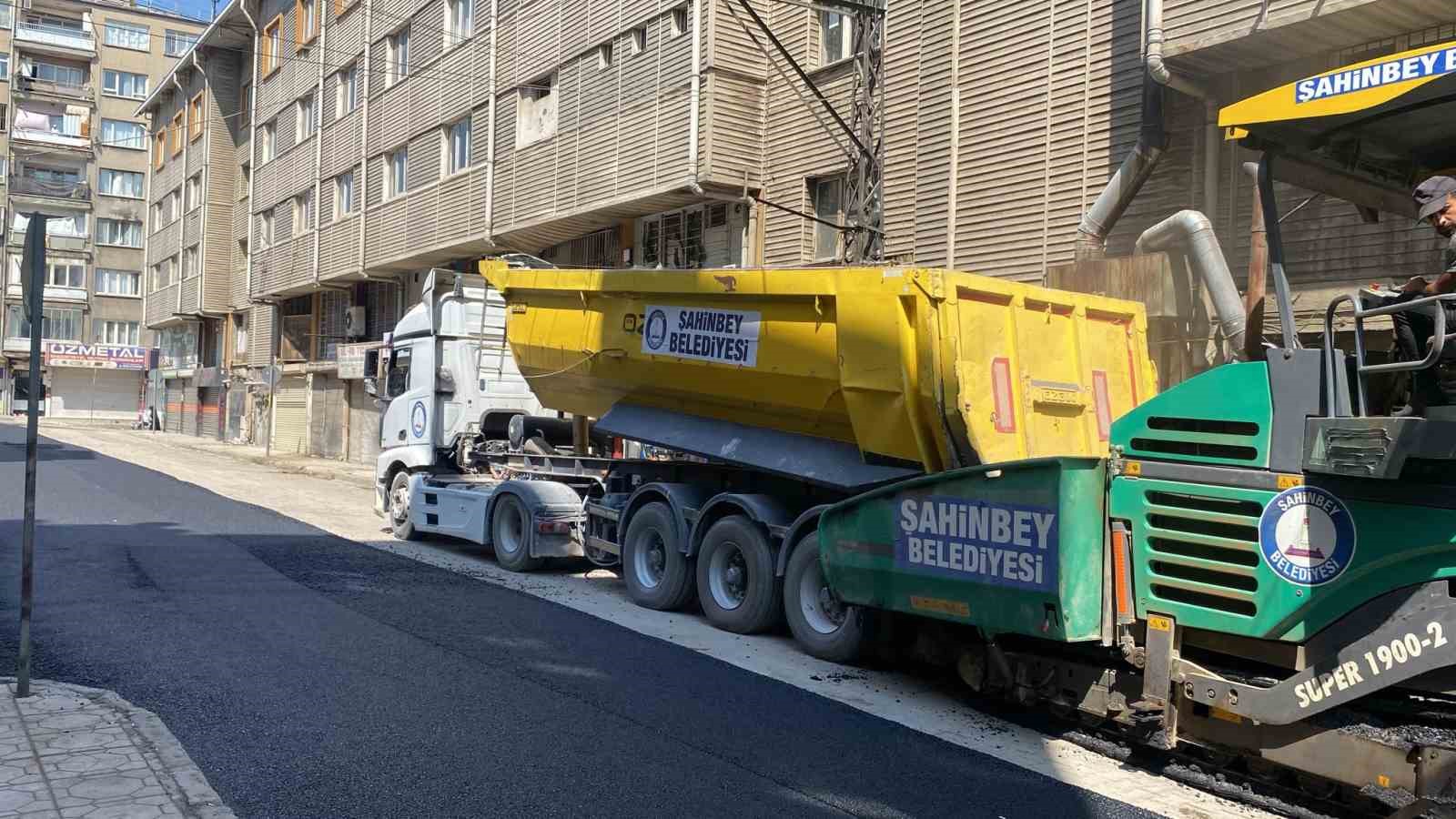 ŞAHİNBEY’DE ASFALT ÇALIŞMALARI ARALIKSIZ SÜRÜYOR