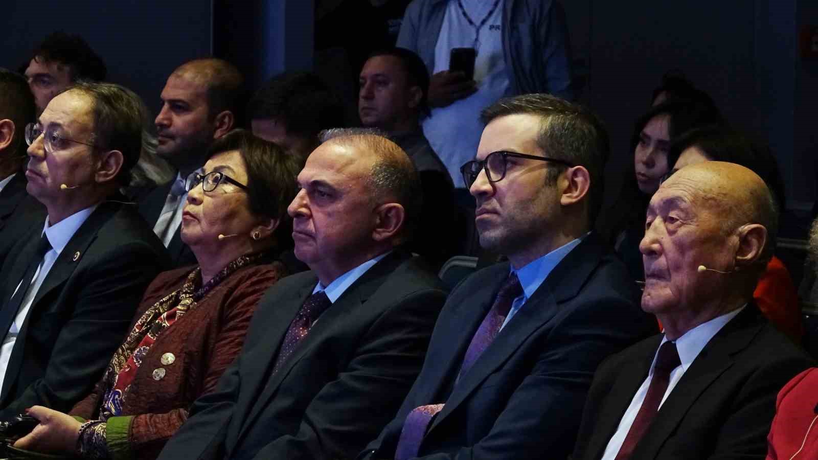 BİŞKEK’TE DÜZENLENEN "TÜRK DÜNYASI DİYALOGLARI: ORTAK GELECEK, ORTAK VİZYON" BAŞLIKLI PANELDE TÜRK DEVLETLERİ ARASINDAKİ İŞBİRLİĞİNİN DAHA DA GELİŞTİRİLMESİNE İLİŞKİN KONULAR ELE ALINDI.