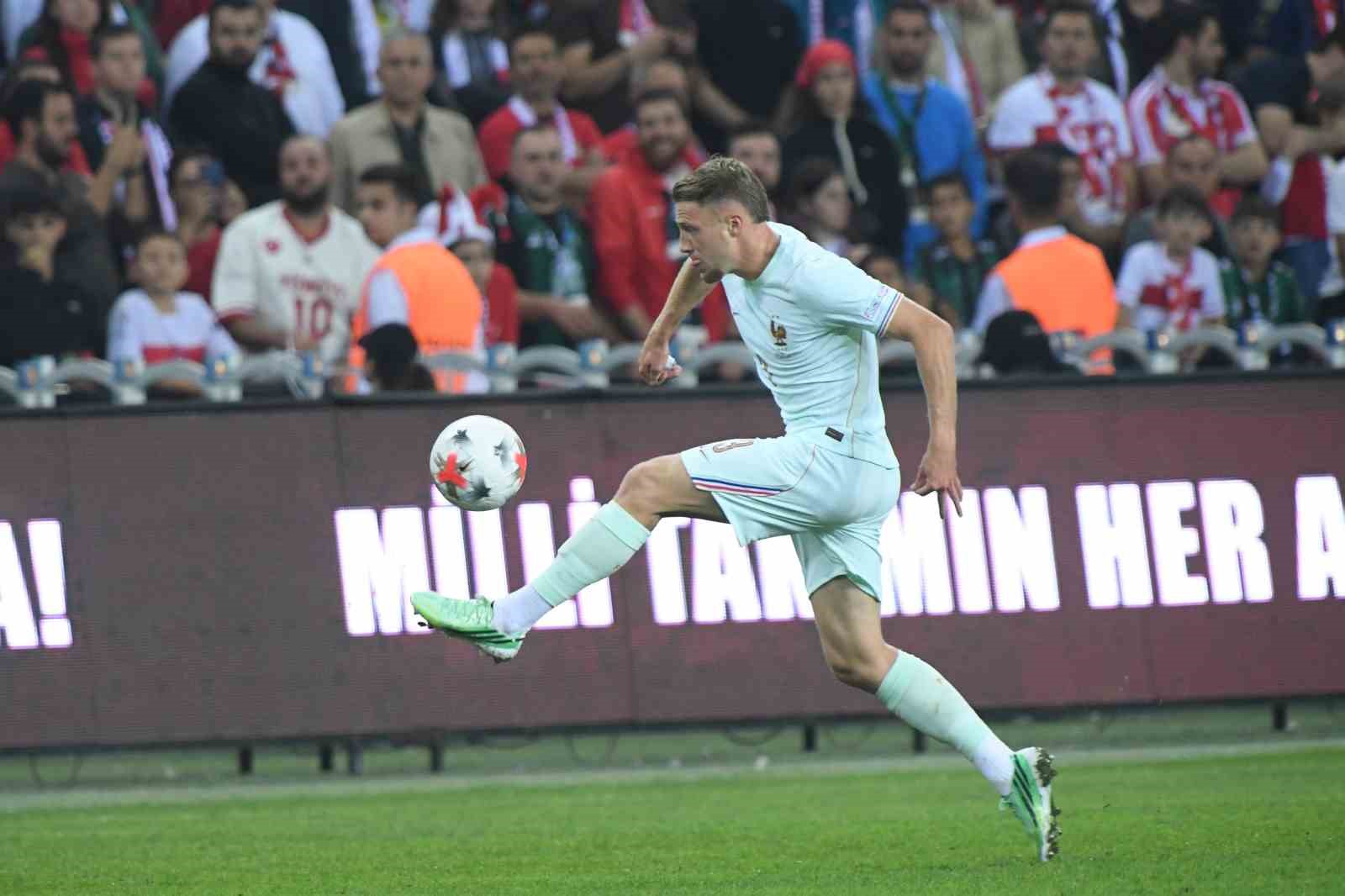 A MİLLİ FUTBOL TAKIMI, UEFA ULUSLAR A LİGİ 1. GRUP İLK MAÇINDA FRANSA İLE KOCAELİ'DE KARŞILAŞIYOR. MÜCADELENİN İLK YARISI GOLSÜZ EŞİTLİKLE TAMAMLANDI.
