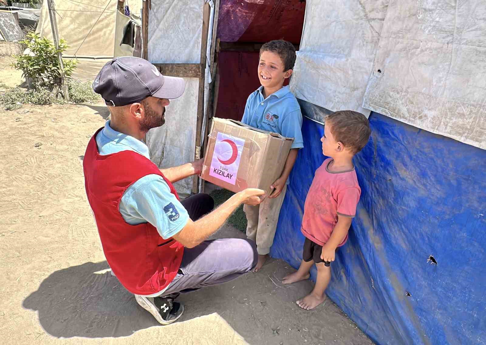 GAZZE BAŞTA OLMAK ÜZERE ÇATIŞMALARIN YAŞANDIĞI BÖLGELERDE SİVİLLERİN, SAĞLIK ÇALIŞANLARININ, İNSANİ YARDIM PERSONELİNİN, SAĞLIK TESİSLERİNİN VE AMBULANSLARIN KORUNMASI; İNSANİ YARDIM FAALİYETLERİNİN TARAFSIZLIK, BAĞIMSIZLIK VE AYRIM GÖZETMEME İLKELERİ DOĞRULTUSUNDA SÜRDÜRÜLEBİLMESİ AÇISINDAN HAYATİ ÖNEM TAŞIYOR.