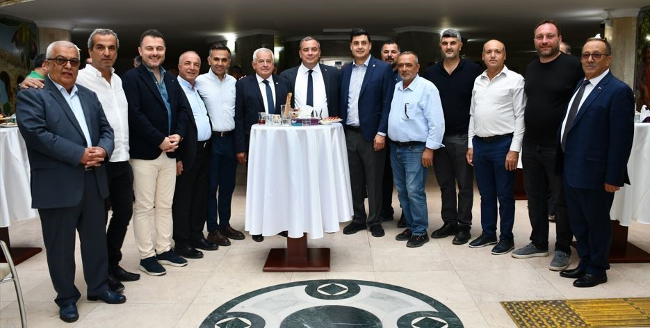 AYDIN TİCARET BORSASI’NDA SEÇİM HEYECANI SONA ERERKEN, AYDIN TİCARET BORSASI MEVCUT YÖNETİM KURULU BAŞKANI FEVZİ ÇONDUR, BORSA ÜYELERİNİN OYLARIYLA YENİDEN BAŞKAN SEÇİLEREK GÜVEN TAZELEDİ.