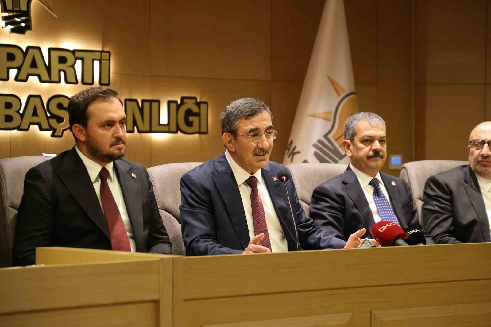 CUMHURBAŞKANI YARDIMCISI YILMAZ: “ NETANYAHU HÜKÜMETİNİN TÜRKİYE CUMHURİYETİ'NE LAF SÖYLEMESİNİN HİÇBİR KIYMETİHARBİYESİ YOKTUR"