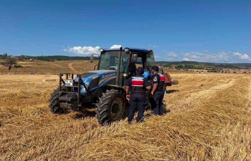 BOLU’DA JANDARMA EKİPLERİ, HASAT DÖNEMİNDE ARTAN YANGIN RİSKİNE KARŞI TARIM ALANLARINDA DENETİM YAPTI, ÇİFTÇİLERİ ALINMASI GEREKEN TEDBİRLER KONUSUNDA BİLGİLENDİRDİ.