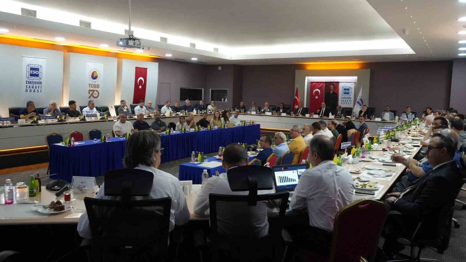 ESKİŞEHİR SANAYİ ODASI’NIN (ESO), SEKTÖRLERİN GÜNCEL GÜNDEMİNİ DEĞERLENDİRMEK VE ÜYELER ARASINDAKİ İSTİŞAREYİ GÜÇLENDİRMEK AMACIYLA DÜZENLEDİĞİ KAHVALTILI MESLEK GRUBU BULUŞMALARI, 2. VE 6. MESLEK GRUBU ÜYELERİNİN KATILIMIYLA DEVAM ETTİ.