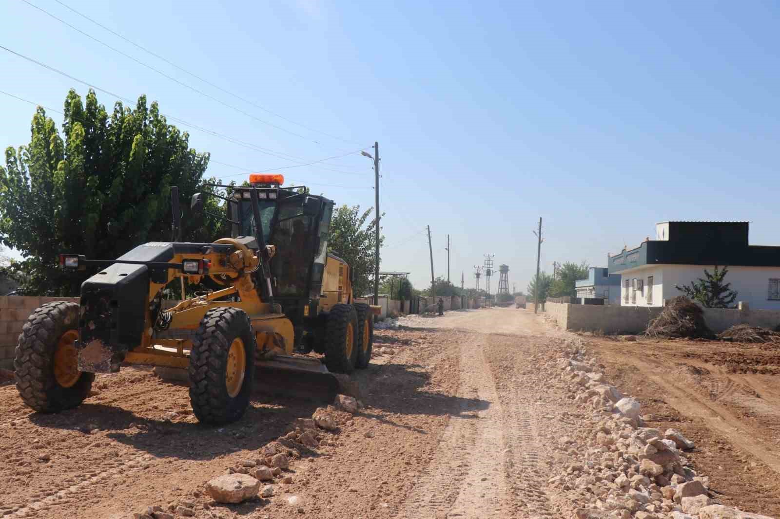 HARRAN’DA YOLLAR BÜYÜKŞEHİR BELEDİYESİYLE YENİLENİYOR