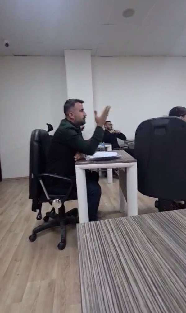 SİLOPİ İLÇESİNDE BELEDİYE AYLIK MECLİS TOPLANTISI SIRASINDA YAŞANAN TARTIŞMA KAVGAYA DÖNÜŞTÜ.