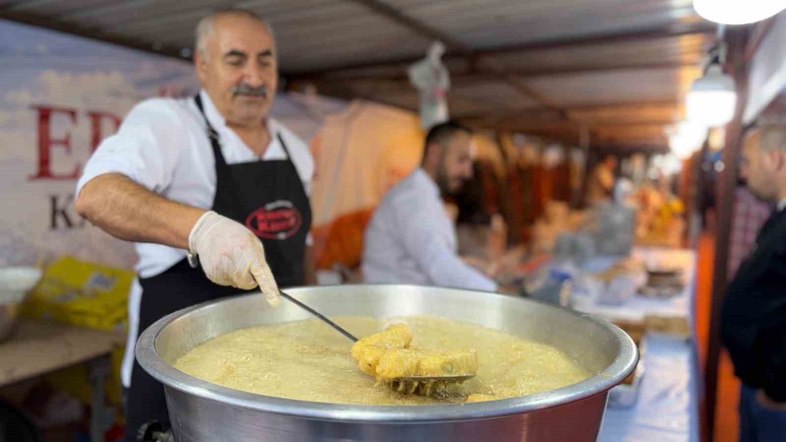 İZMİR'DE DÜZENLENEN ‘ERZURUM TANITIM GÜNLERİ', ERZURUM'UN KÜLTÜRÜNÜ VE YÖRESEL LEZZETLERİNİ EGELİLERLE BULUŞTURDU.