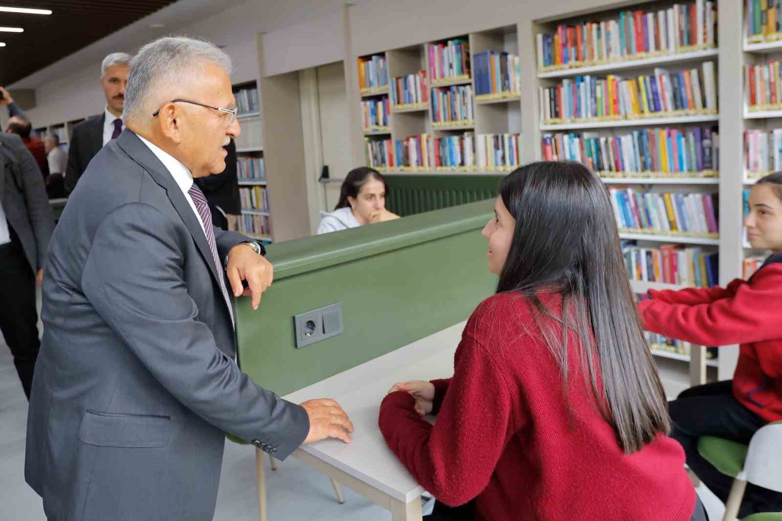 KAYSERİ BÜYÜKŞEHİR BELEDİYE BAŞKANI DR. MEMDUH BÜYÜKKILIÇ, KÜLTÜR VE TURİZM BAKAN YARDIMCISI DR. COŞKUN YILMAZ İLE BİRLİKTE İNCESU İLÇE HALK KÜTÜPHANESİ’NİN AÇILIŞINI GERÇEKLEŞTİRDİ.