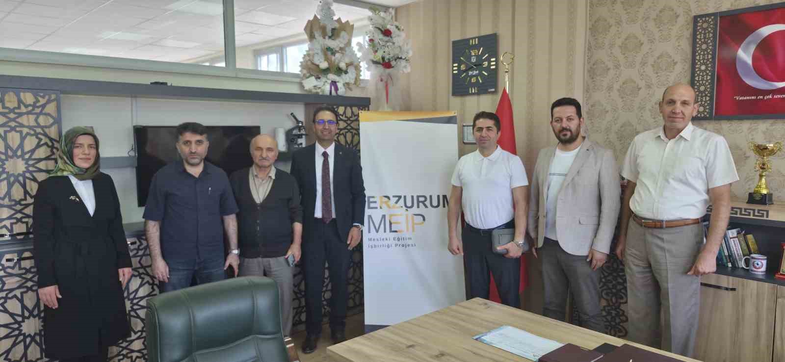 ERZURUM TİCARET VE SANAYİ ODASI (ETSO) İLE İSTANBUL SANAYİ ODASI (İSO) ORTAKLIĞINDA HAYATA GEÇİRİLEN MESLEKİ EĞİTİM İŞ BİRLİĞİ PROJESİ (MEİP) KAPSAMINDA, BELİRLENEN PİLOT MESLEK LİSELERİNDE PROTOKOL YÜRÜTME KURULU (PYK) TOPLANTILARI BAŞLADI.
