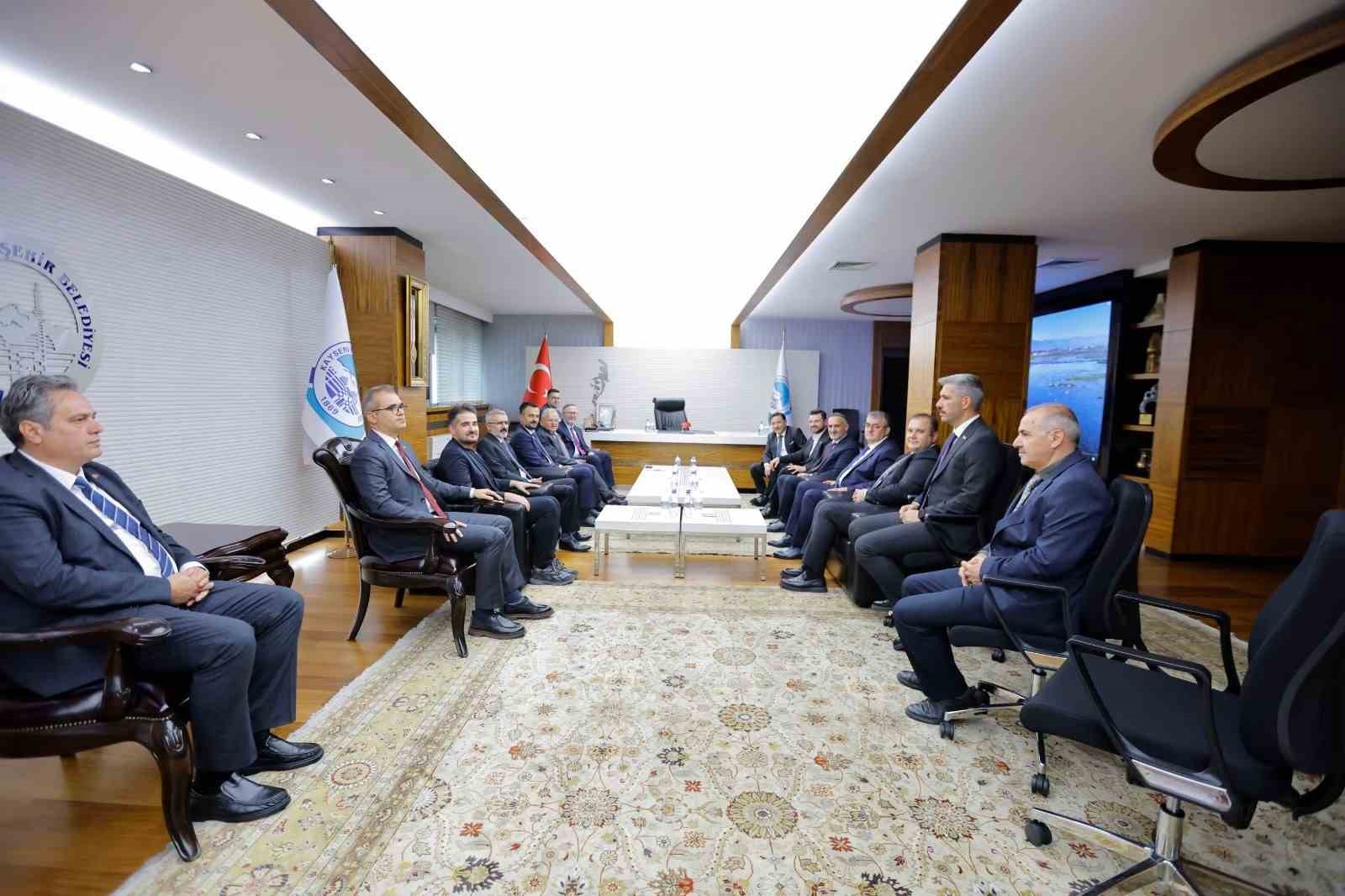 KÜLTÜR VE TURİZM BAKAN YARDIMCISI DR. COŞKUN YILMAZ, KAYSERİ BÜYÜKŞEHİR BELEDİYE BAŞKANI DR. MEMDUH BÜYÜKKILIÇ’I MAKAMINDA ZİYARET ETTİ.