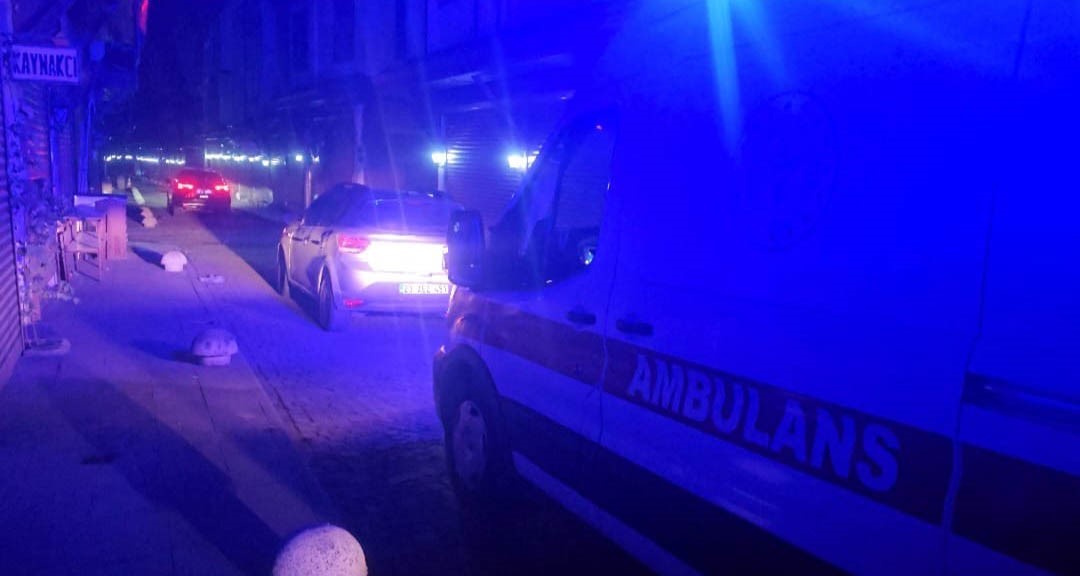 ELAZIĞ’DA BIÇAKLI KAVGA 2 YARALI